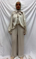 Champagne satin blusa de satén mujer with a glossy finish, tie neck detail, and loose-fitting long sleeves